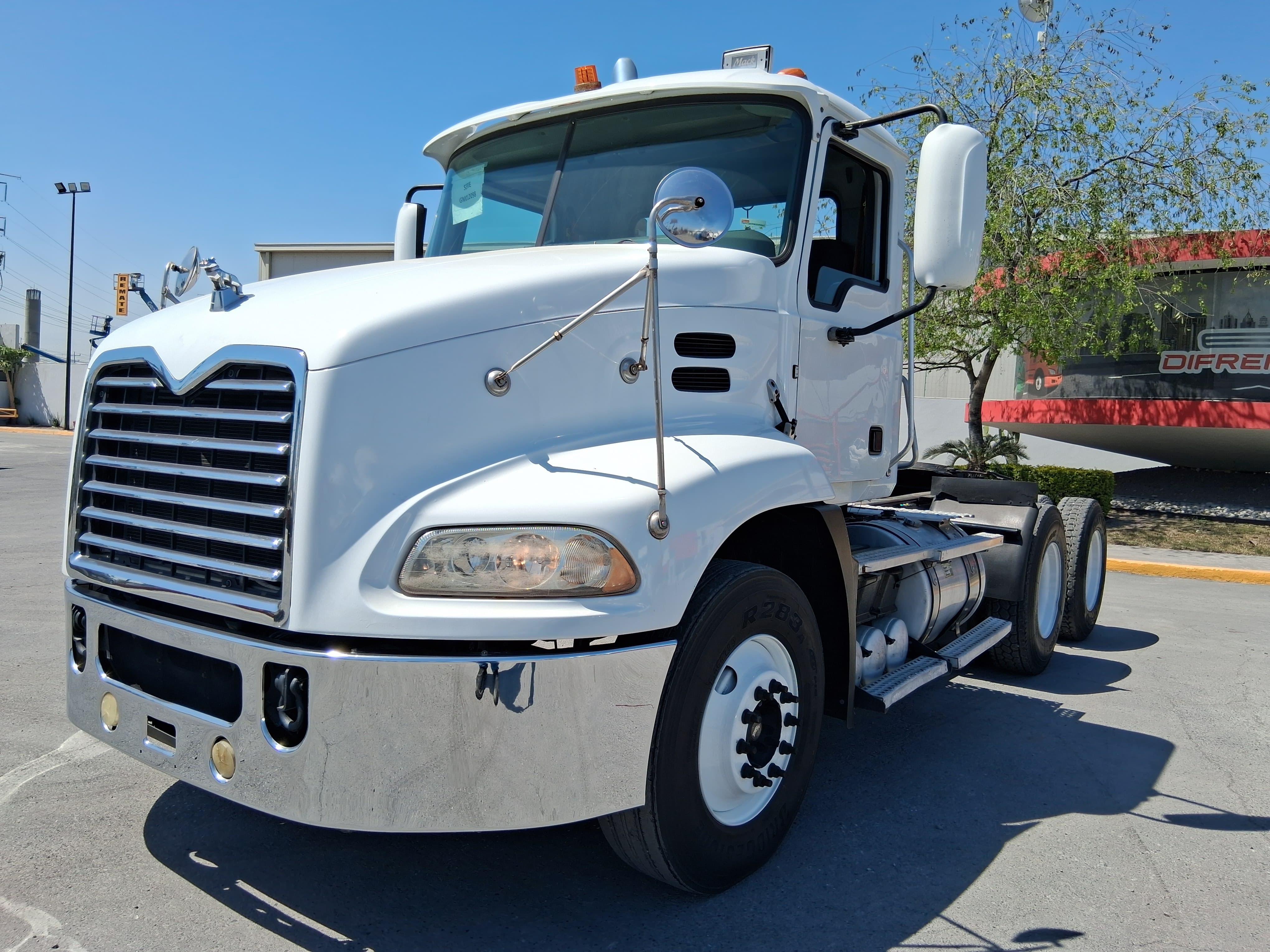 Mack CXU 613 Daycab